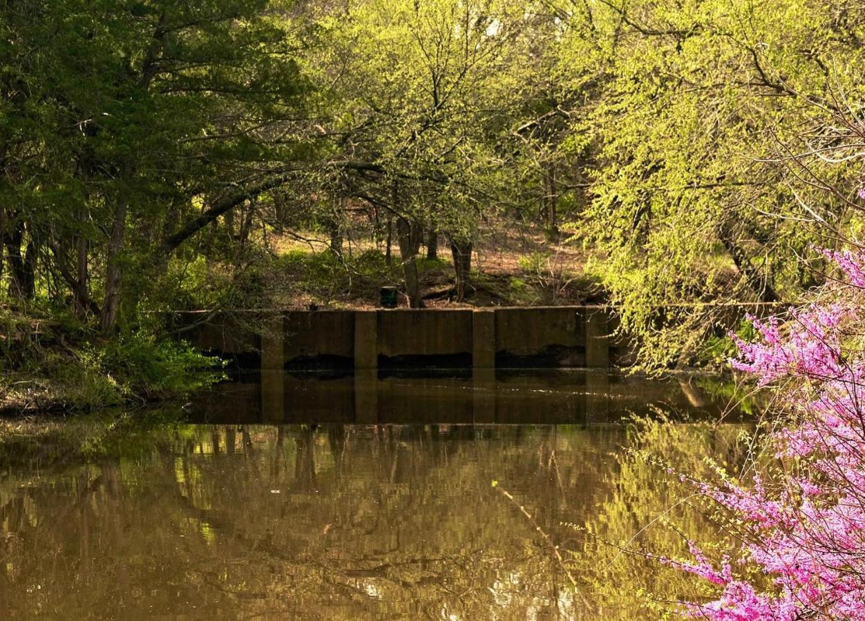 The Monastery At Forest Lake Oklahoma City Kültér fotó