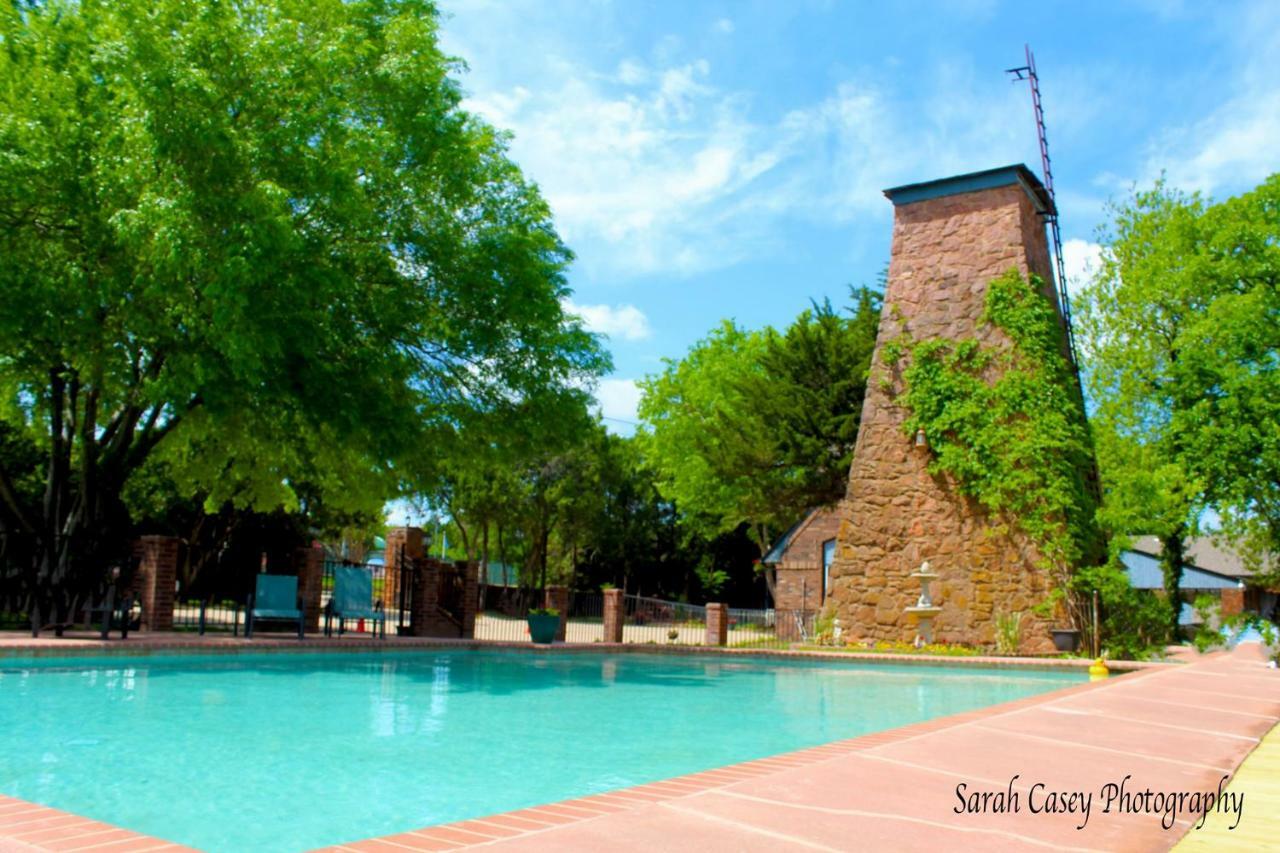 The Monastery At Forest Lake Oklahoma City Kültér fotó